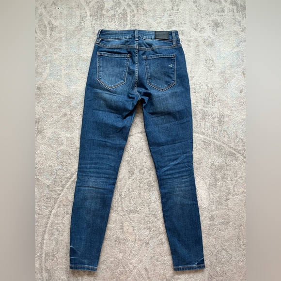 Hidden Classic Skinny Jeans - size 26. - Picture 3 of 4
